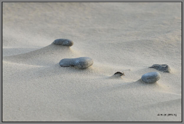 Steine im Sand