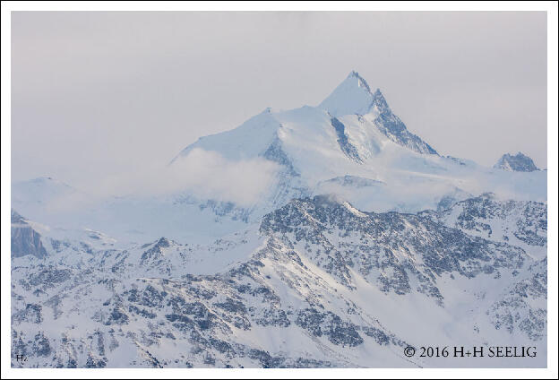 Verschneite schweizer Alpen